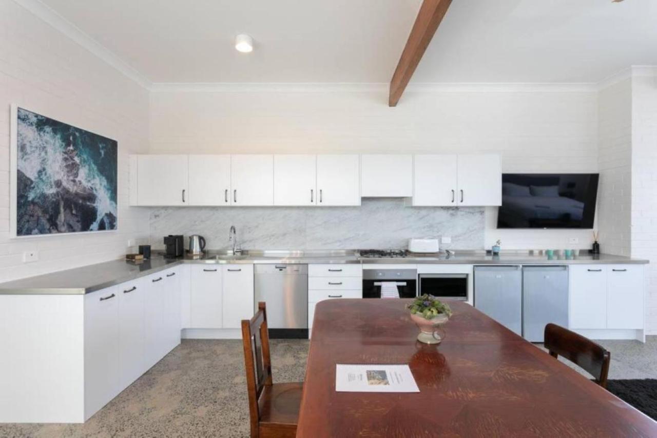 Cliffside: Bondi * Sydney