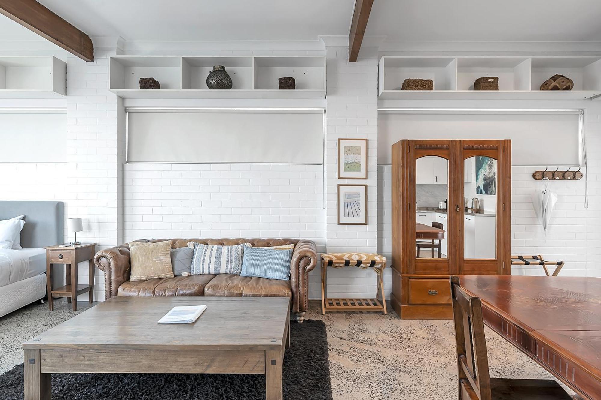 Cliffside: Bondi Apartment
