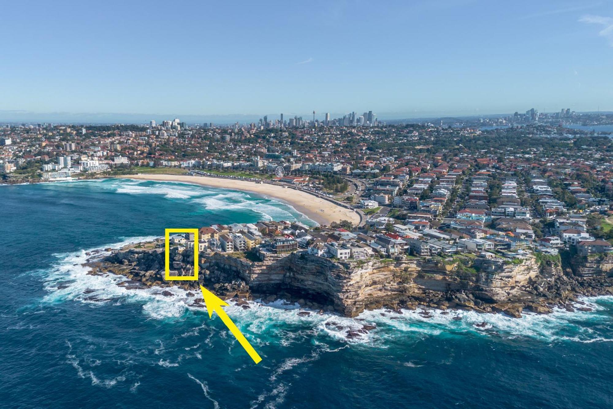 Cliffside: Bondi Apartment *
